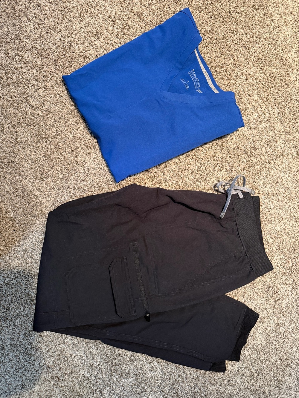 Women’s Fabletics Scrub Set